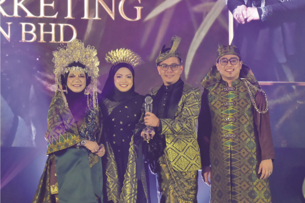 THE BEST IN INTEGRATED MARKETING AWARD THE BEST IN INTEGRATED MARKETING AWARD